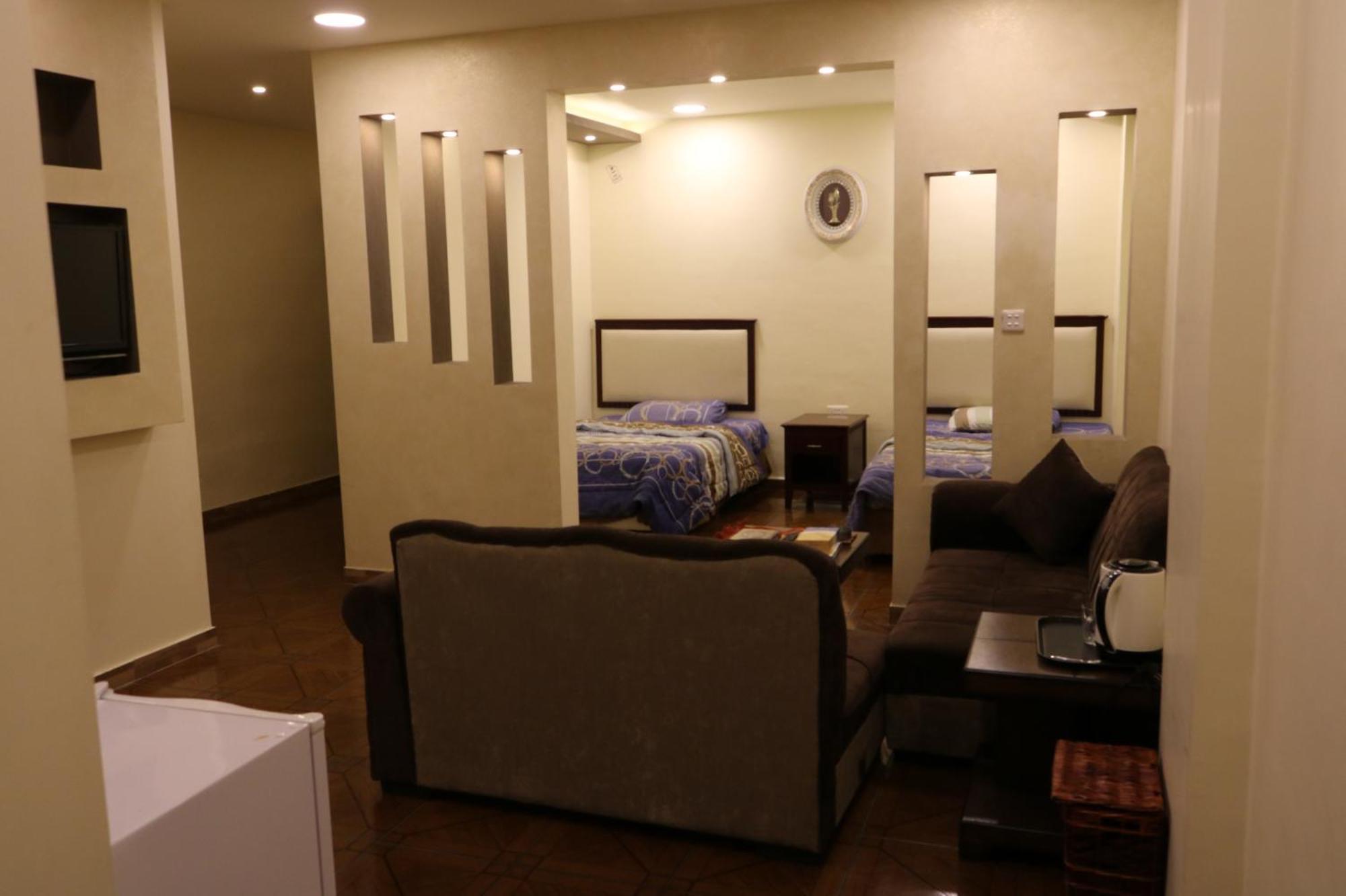 Al Riyati Hotel Apartments Aqaba Quarto foto